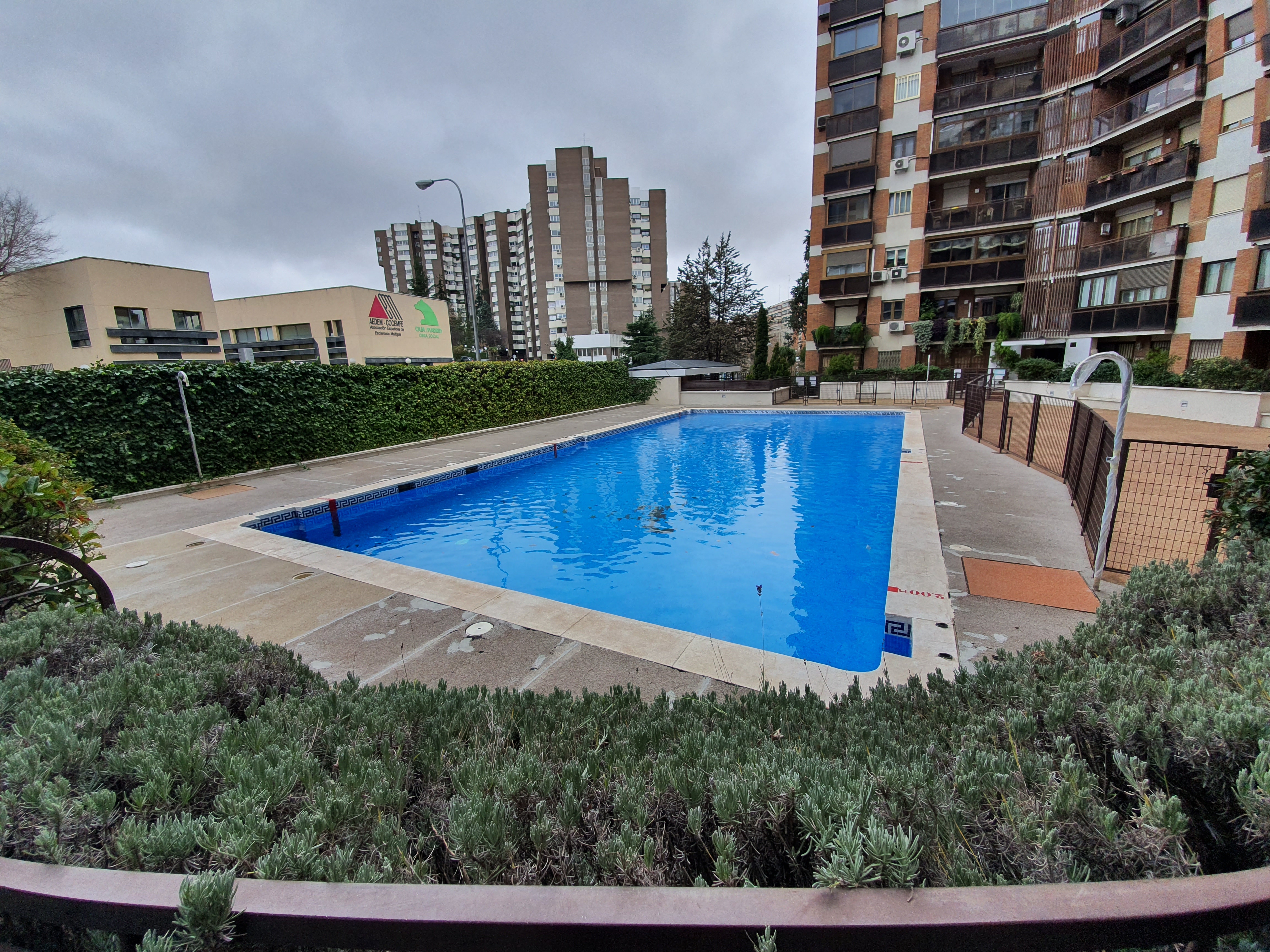 IMPERMEABILIZACIÓN PLAYA PISCINA Before